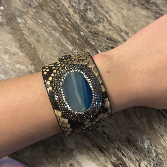Blue Stoned‎ Bangle - Picture 1 of 3